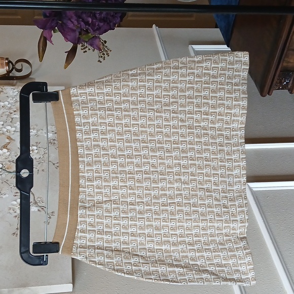 NWT Pull & Bear 100% Cotton Logo Print Mini Skirt. Size S - Picture 7 of 15